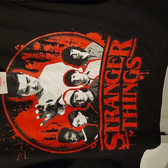 Stranger Things cropped tshirt, size Medium, New with tags. - Picture 4 of 5